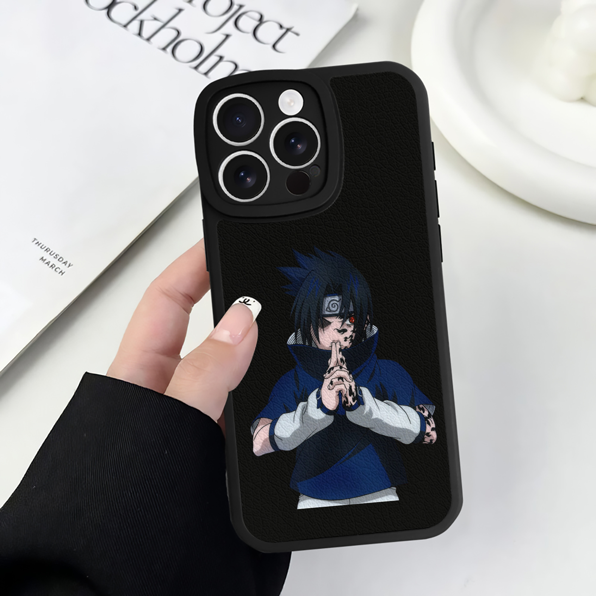 （画像用） NARUTO -ナルト- うちは サスケ Uchiha Sasuke 【iPhone 16シリーズ対応】シリコンスマホケース（レザー調） 材質：シリコン